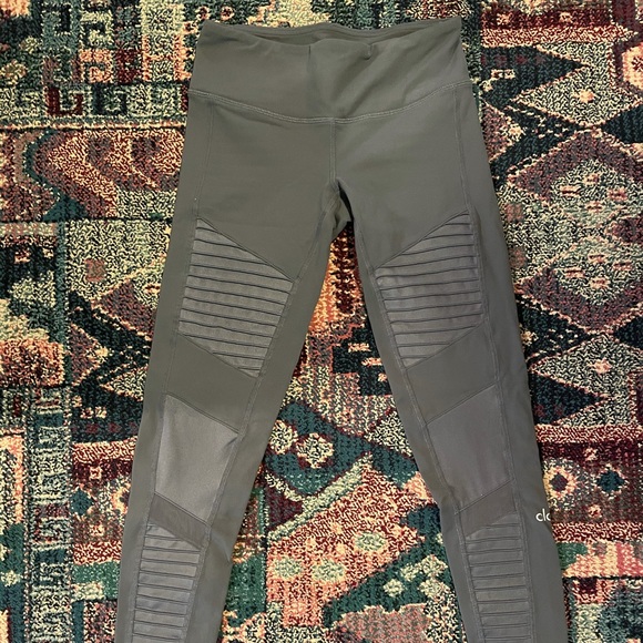 Grey Alo Yoga Low-Rise Moto Leggings - Picture 6 of 13